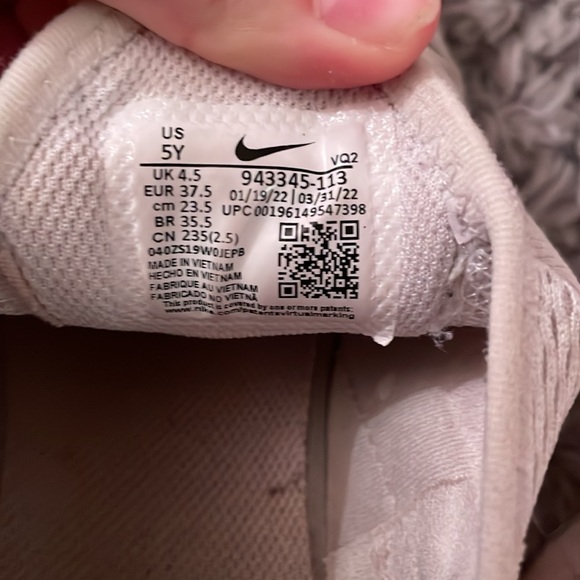 nike air 270s - Picture 3 of 4